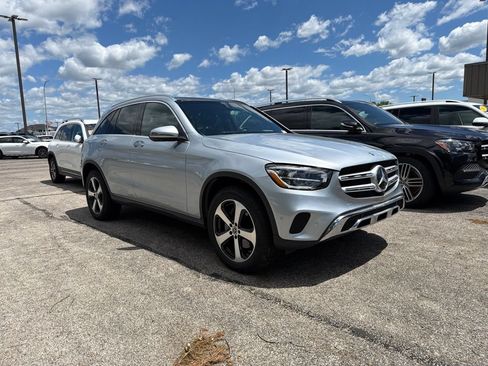 Used 2021 Mercedes-Benz GLC 300 4MATIC image 2
