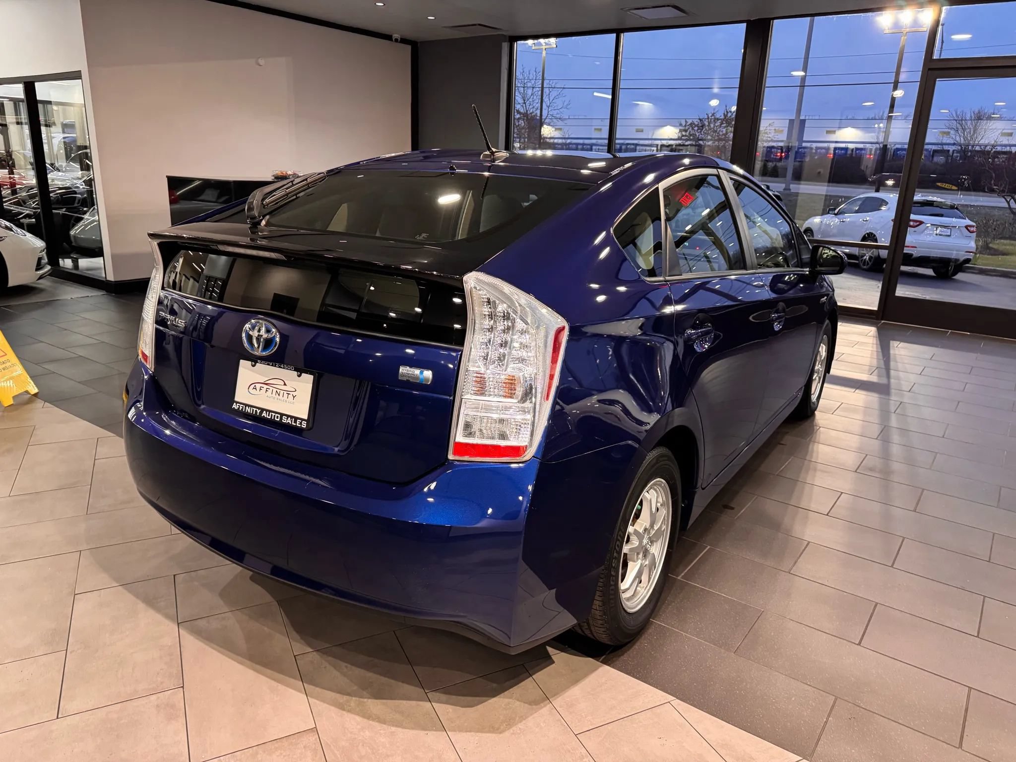Used 2010 Toyota Prius Three w/ Navigation Pkg FWD image 5