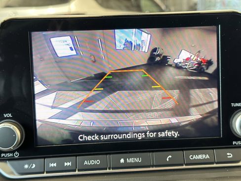 Used 2023 Nissan Rogue SV w/ SV Premium Package image 2