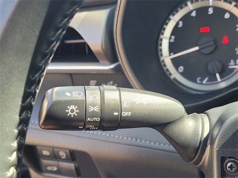 Used 2023 Toyota Highlander LE image 18