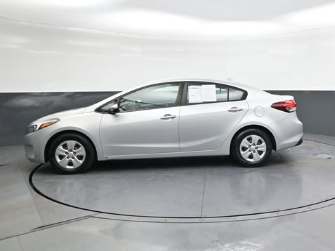 Used 2018 Kia Forte LX image 8