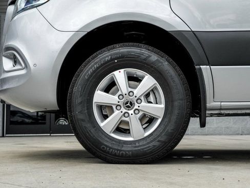 Used 2025 Mercedes-Benz Sprinter 2500 image 4