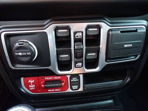 Used 2023 Jeep Gladiator Rubicon w/ Cold Weather Group AWD/4WD image 16