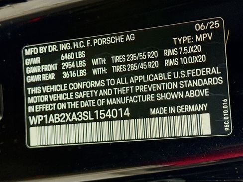 Certified 2025 Porsche Macan 4S Electric AWD/4WD image 26