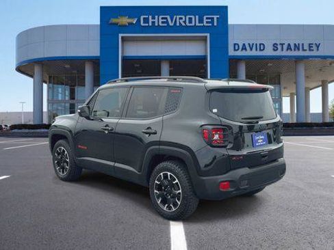 Used 2023 Jeep Renegade Latitude AWD/4WD image 6