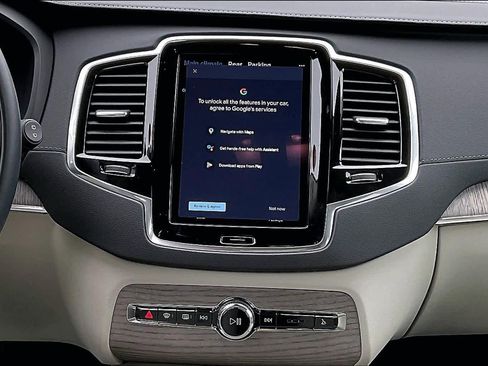 Used 2023 Volvo XC90 B6 Ultimate w/ Protection Package Premier image 9