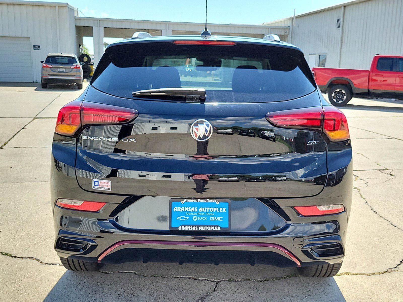 Used 2023 Buick Encore GX Select w/ Sport Touring Package FWD image 6