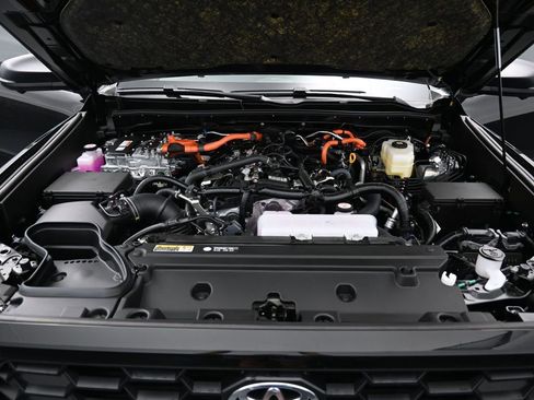 Certified 2025 Toyota 4Runner TRD Off-Road Premium AWD/4WD image 15