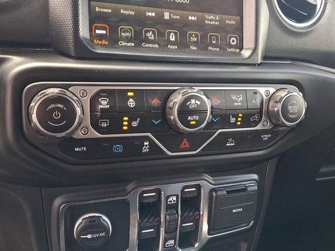 Used 2023 Jeep Wrangler Unlimited Sahara w/ Cold Weather Group image 17