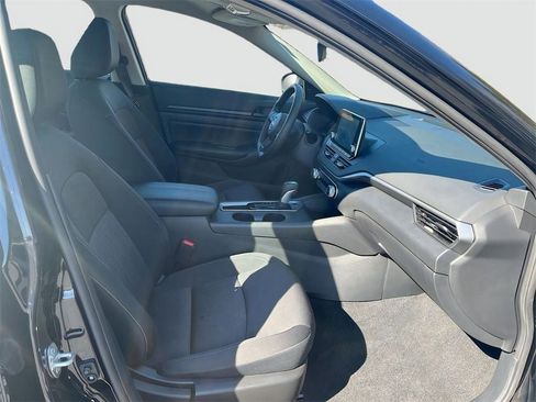 Used 2025 Nissan Altima 2.5 S FWD image 24