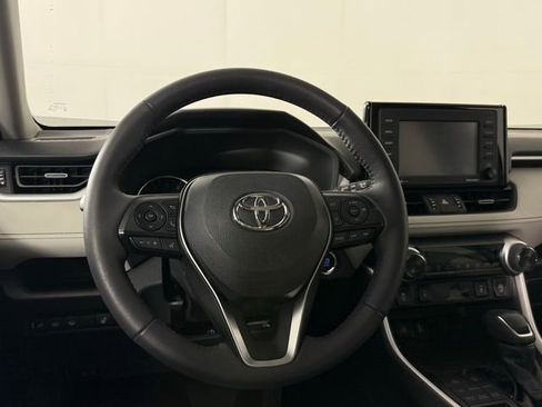 Used 2022 Toyota RAV4 XLE Premium image 29