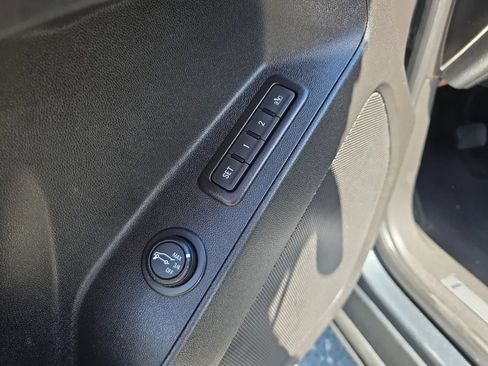 Used 2018 Chevrolet Equinox Premier FWD image 36