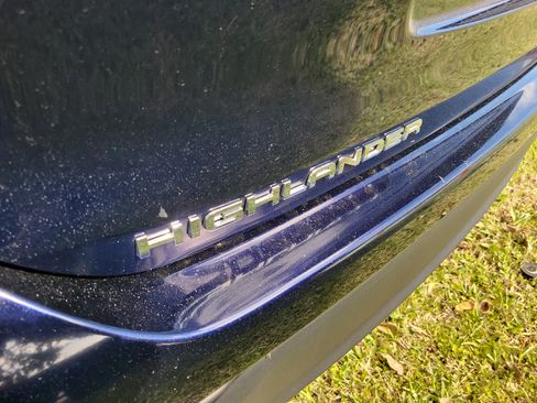 Certified 2025 Toyota Highlander XLE image 11