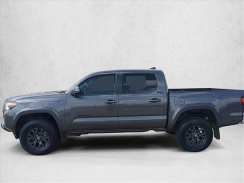 Used 2020 Toyota Tacoma SR5 w/ SR5 Appearance Package (SM) image 9