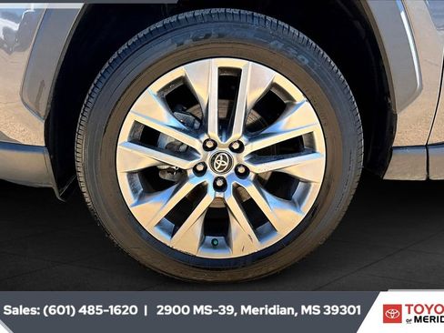 Used 2024 Toyota RAV4 XLE Premium image 7