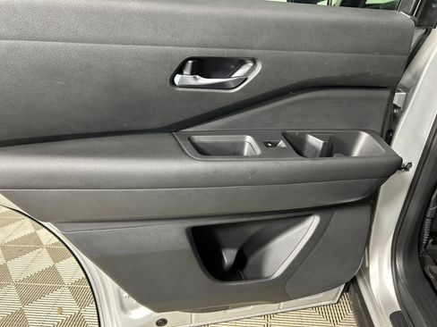 Used 2022 Nissan Pathfinder SV w/ SV Black Package FWD image 16