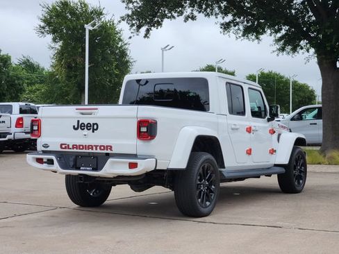 Used 2023 Jeep Gladiator Overland AWD/4WD image 7
