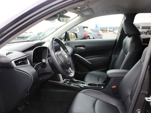 Used 2024 Toyota Corolla Cross XLE image 19