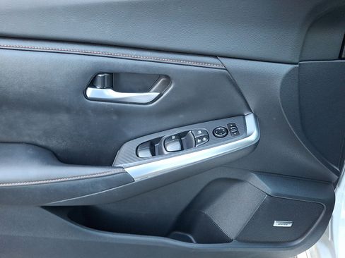 Used 2021 Nissan Sentra SR w/ SR Premium Package image 14