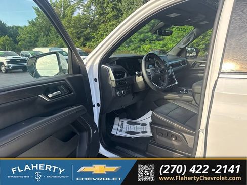 Used 2025 GMC Yukon Elevation w/ Elevation Premium Package AWD/4WD image 10