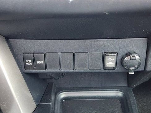 Used 2017 Toyota RAV4 XLE FWD image 18