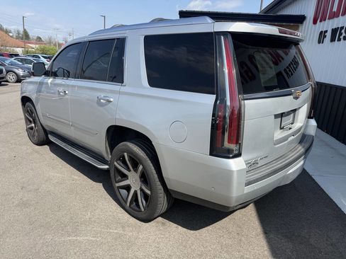 Used 2017 Cadillac Escalade Luxury image 13