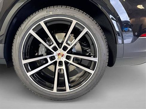 Certified 2026 Porsche Cayenne Coupe AWD/4WD image 24
