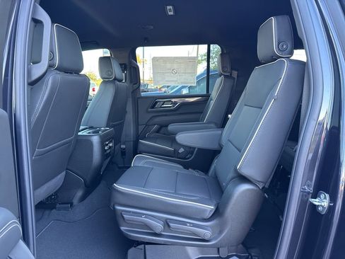 New 2026 GMC Yukon XL Elevation w/ LPO, Elevation Black Package image 28