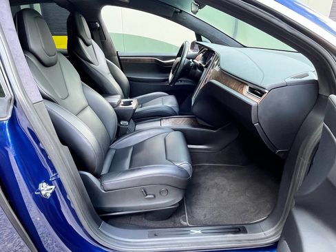 Used 2018 Tesla Model X 75D image 26