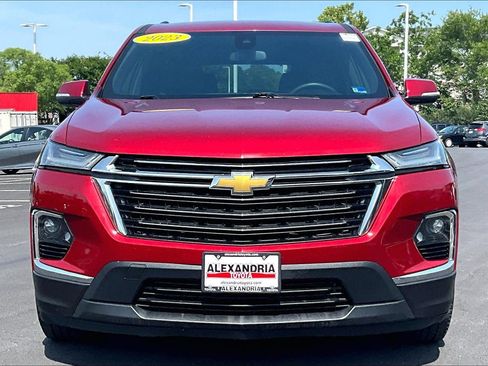 Used 2023 Chevrolet Traverse LT FWD image 3