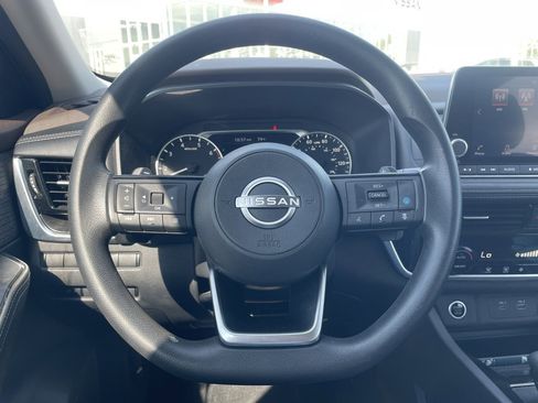 Certified 2022 Nissan Rogue SV image 7