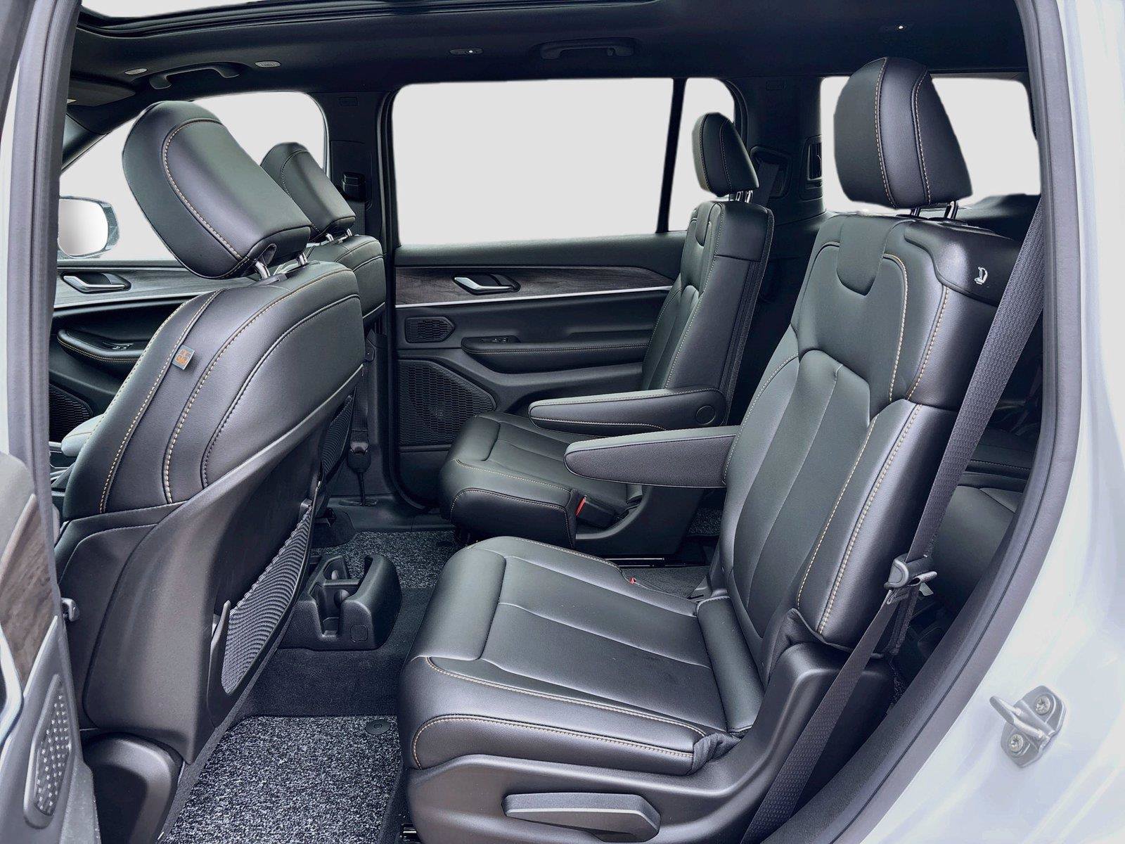 New 2026 Jeep Grand Cherokee L Limited AWD/4WD image 11