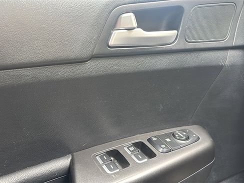 Used 2021 Kia Sportage LX image 17