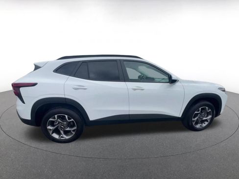 Used 2025 Chevrolet Trax LT FWD image 16