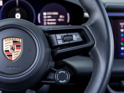 Used 2025 Porsche Macan 4 Electric AWD/4WD image 31