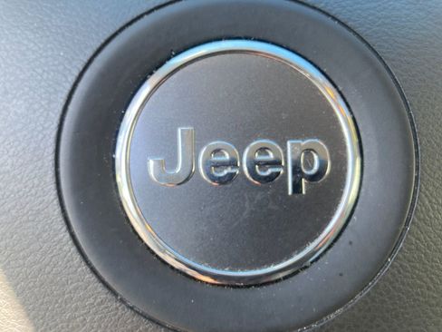 Used 2020 Jeep Cherokee Limited AWD/4WD image 29