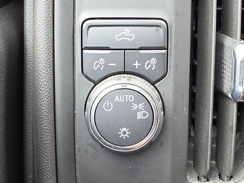 Used 2022 Chevrolet Silverado 1500 Custom RWD image 15