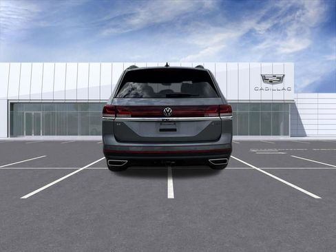 Used 2024 Volkswagen Atlas SE w/ Panoramic Sunroof Package AWD/4WD image 12