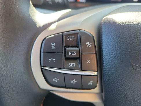 Used 2026 Ford Explorer Active w/ Active Comfort Package RWD image 5