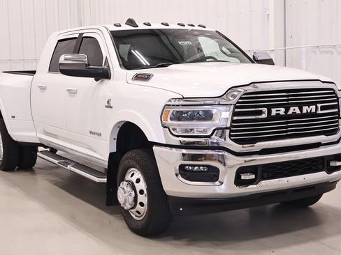 Used 2022 RAM 3500 Laramie AWD/4WD image 4