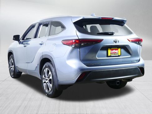 Used 2021 Toyota Highlander XLE image 5