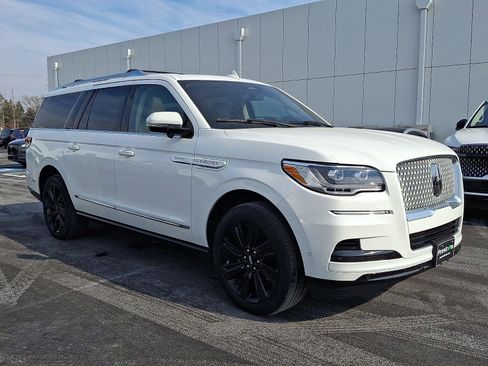 Used 2023 Lincoln Navigator L Reserve image 3