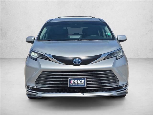 Used 2021 Toyota Sienna XLE FWD image 2