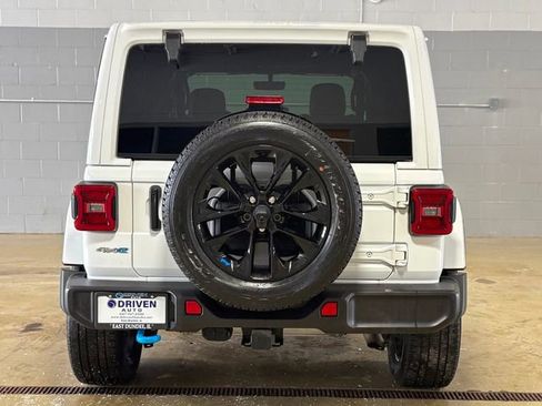 Used 2023 Jeep Wrangler Sahara w/ Cold Weather Group image 10