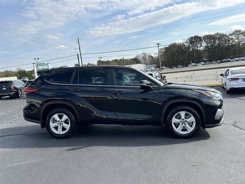 Used 2023 Toyota Highlander L image 26