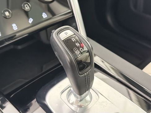 Certified 2021 Land Rover Discovery Sport SE image 18