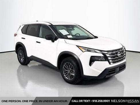 Used 2024 Nissan Rogue S FWD image 3