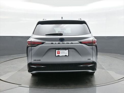 Certified 2025 Toyota Sienna XSE w/ XSE Plus Package AWD/4WD image 8