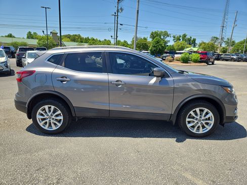 Used 2020 Nissan Rogue Sport SV FWD image 6