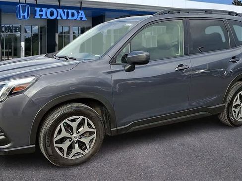 Used 2022 Subaru Forester Premium image 4